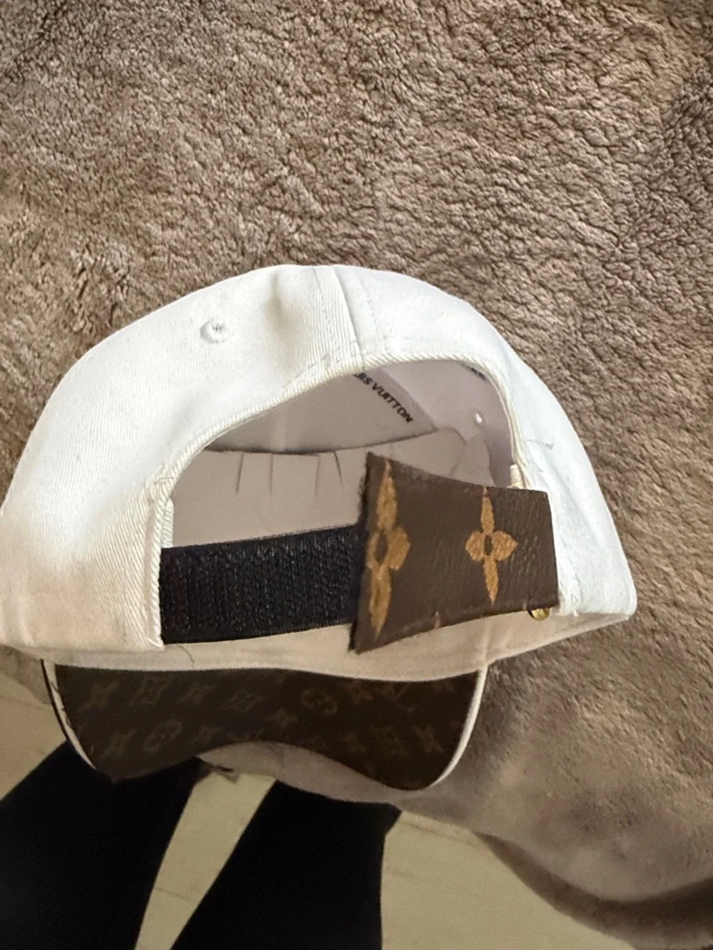 Louis Vuitton White and Brown Monogram Baseball Cap - Picture 7 of 10